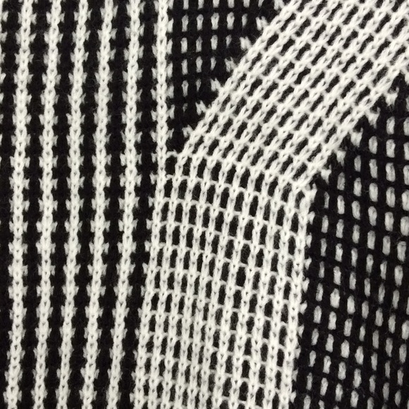 Beautiful brand new poncho - Picture 3 of 7